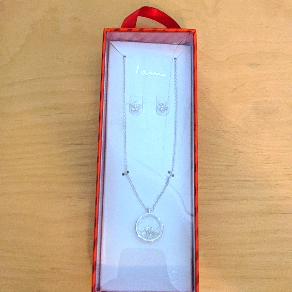 Necklace/earrings set